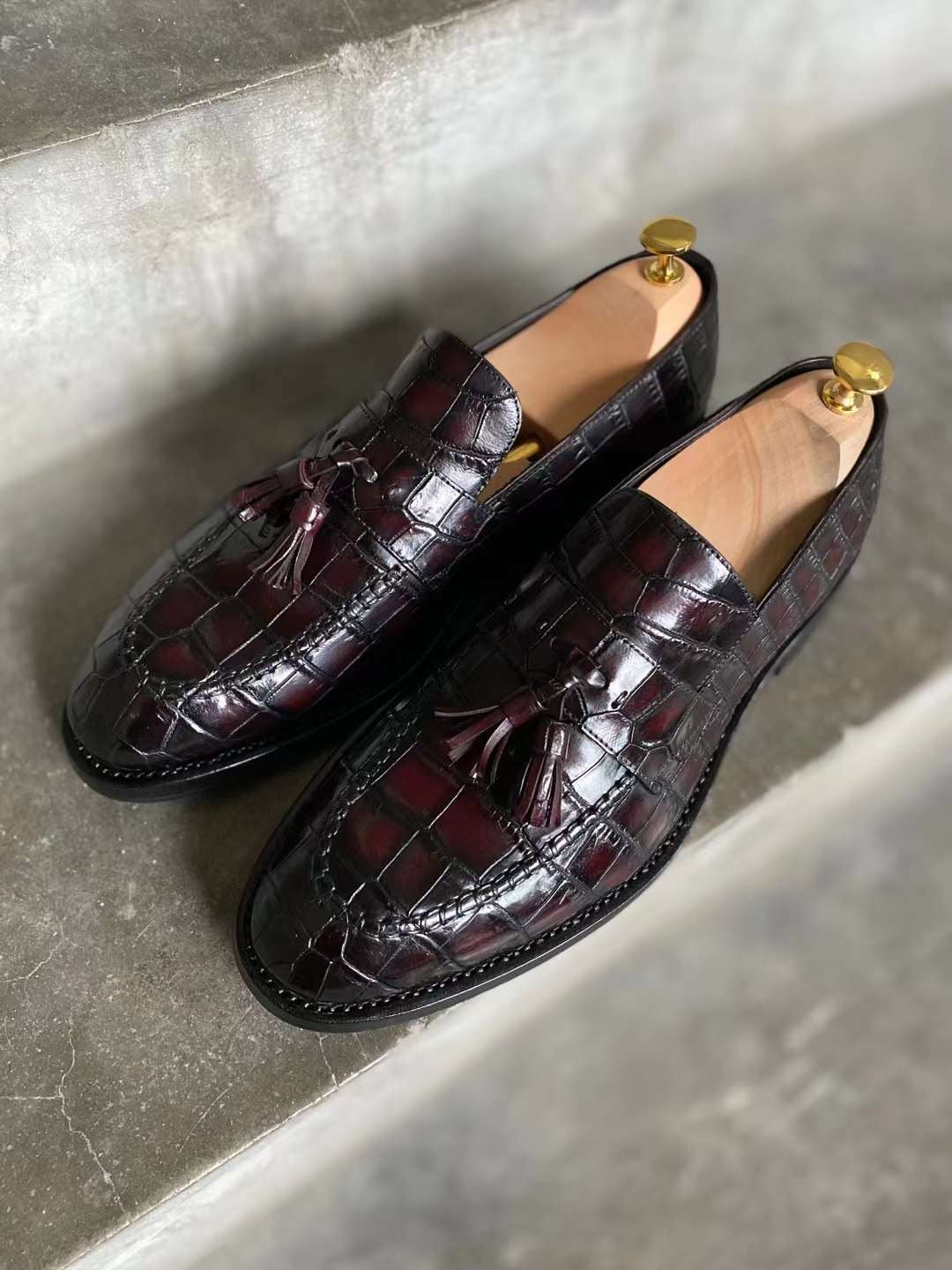 Bordeaux Crocodile Tasseled Loafer - Alexfiveusa 